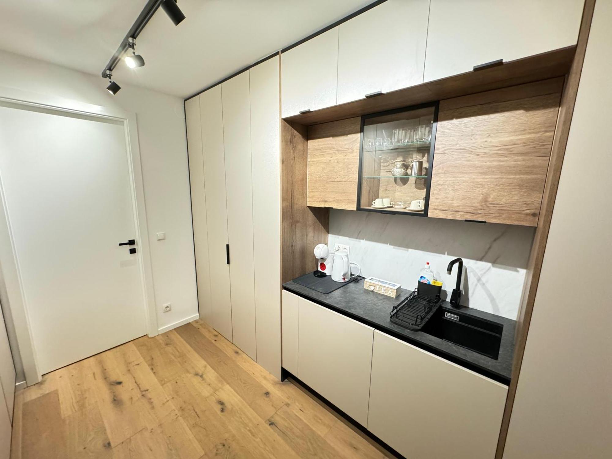 4 - - Center Vienne